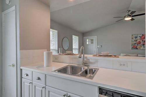 Cozy Austin Townhome, About 15 Mi To Downtown!