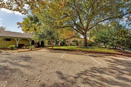 Three Bedroom House With Two Bedroom Suite