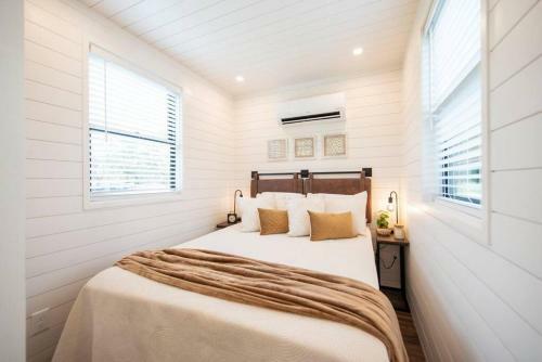 The Newtonian Tiny Container Home Near Magnolia