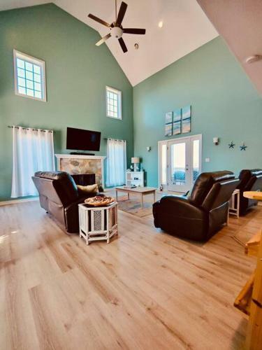 Sunny Delight - Sleeps 10 - Generous Space!