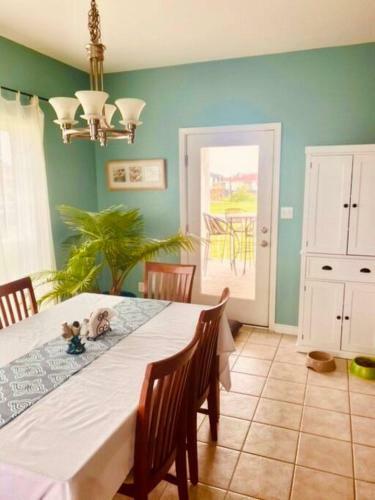 Sunny Delight - Sleeps 10 - Generous Space!