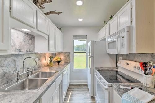 Granbury Lake Home With Private Yard And Fire Pit