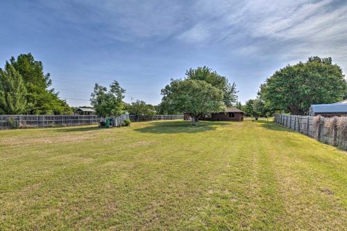 Granbury Lake Home With Private Yard And Fire Pit