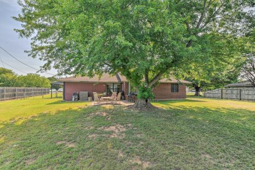 Granbury Lake Home With Private Yard And Fire Pit