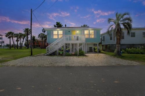 Endless Summer In Sunny Beach Home