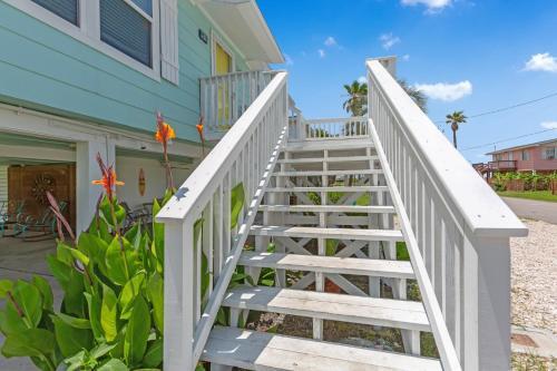 Endless Summer In Sunny Beach Home