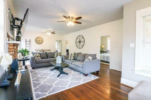Gulf Breeze 2 Blocks To The Beach Private Backyard Newly Updated