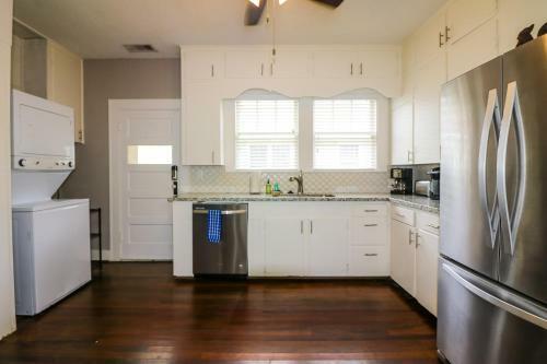 Gulf Breeze 2 Blocks To The Beach Private Backyard Newly Updated