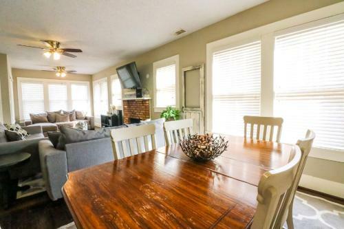Gulf Breeze 2 Blocks To The Beach Private Backyard Newly Updated