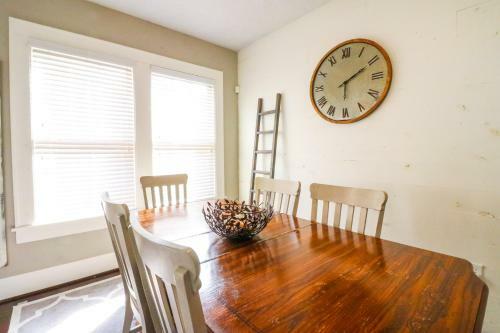 Gulf Breeze 2 Blocks To The Beach Private Backyard Newly Updated