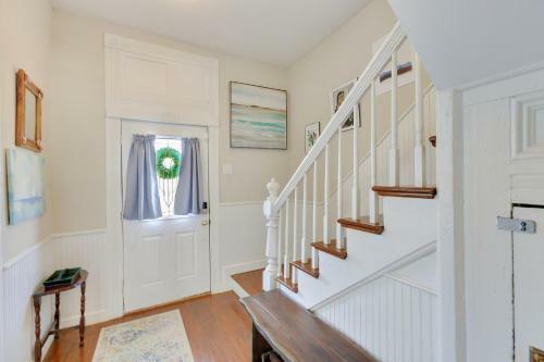Fuller House Just 3 Blocks To Beach Home
