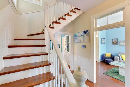 Fuller House Just 3 Blocks To Beach Home