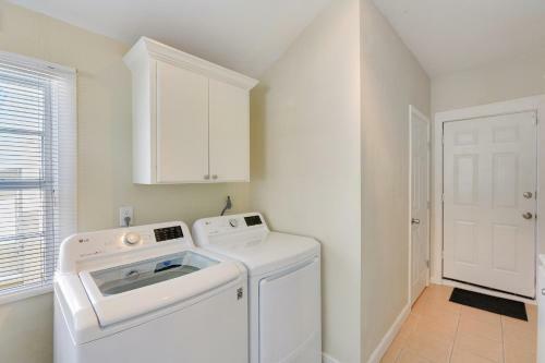 Fuller House Just 3 Blocks To Beach Home