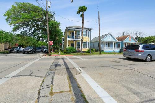 Fuller House Just 3 Blocks To Beach Home