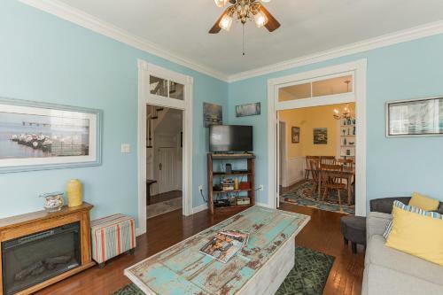 Fuller House Just 3 Blocks To Beach Home