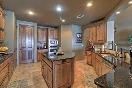 Apartamento High-end Lakeway Condo With Boat Dock Access!