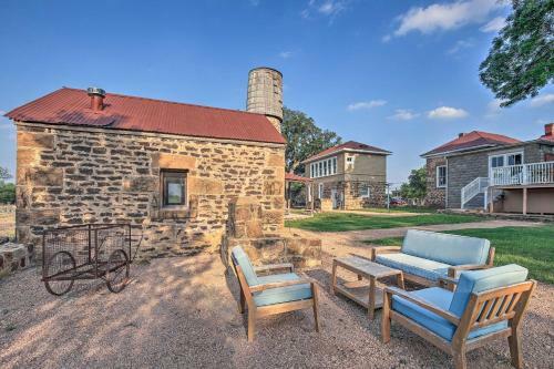 Home Shared Fire Pit, Walk To Mason Square!