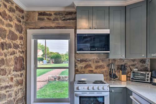 Home Shared Fire Pit, Walk To Mason Square!