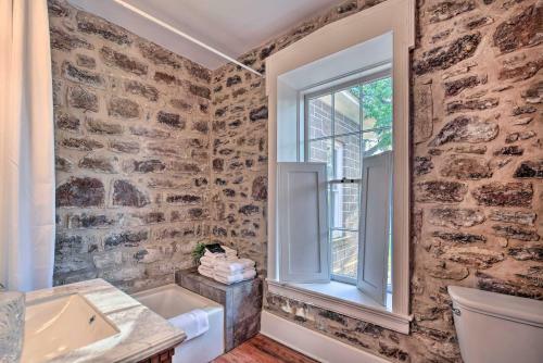 Stunning Historical House About Half Mi To Town!