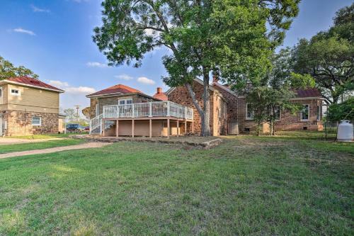Stunning Historical House About Half Mi To Town!