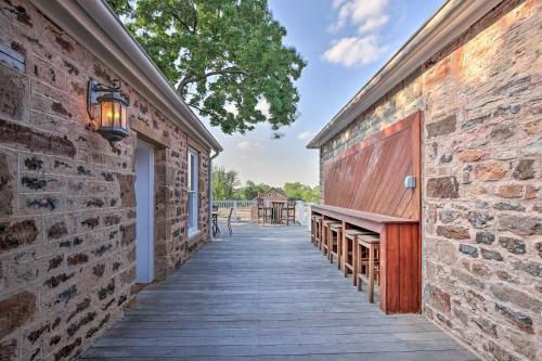 Stunning Historical House About Half Mi To Town!
