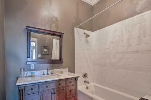 Stunning Historical House About Half Mi To Town!