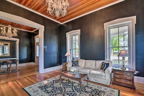 Stunning Historical House About Half Mi To Town!