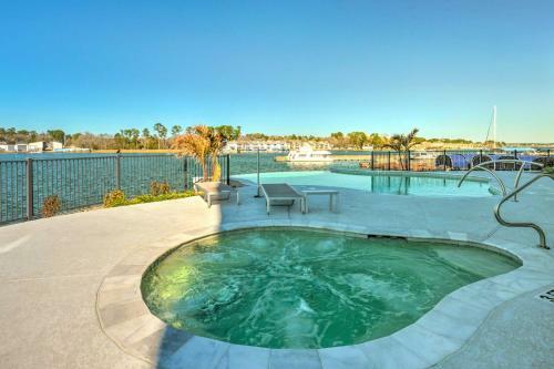 Apartamento Luxury Waterfront Condo With Grill And Fire Pit