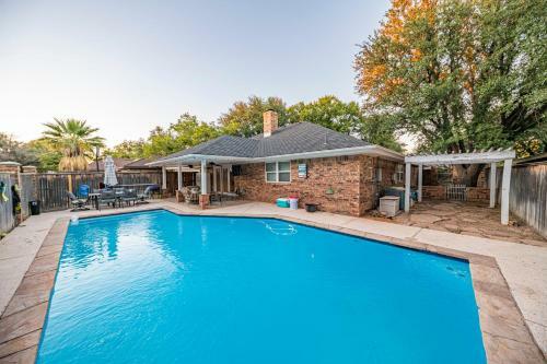 Right At Home-midland Oasis