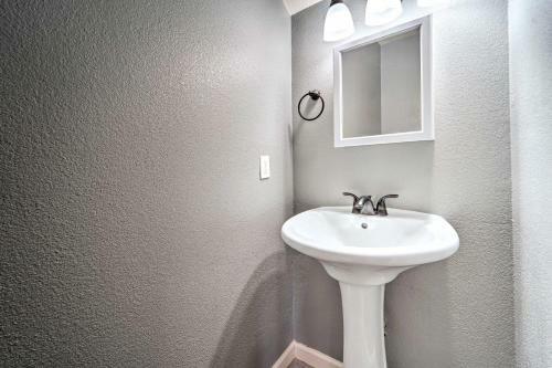 Odessa Apartment Near Parks, Shops And Dining!