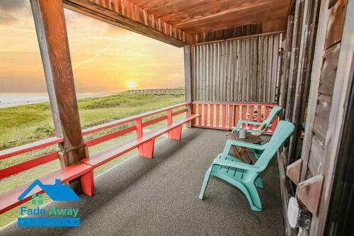 Dolphins Beach Cottage On The Beach - Sleeps 12