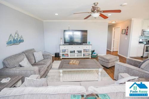 Blue Crab - Beach & Bay Views - Sleeps 6