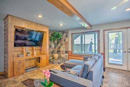 Waterfront Yantis Retreat With Deck And Zipline!