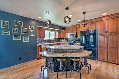 Eclectic Salt Lake Home With 2 Decks And Fire Pit