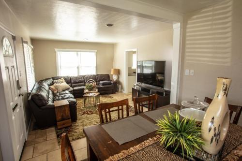 Comfortable Bungalow Near Liberty Park