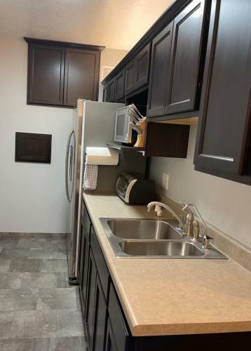 Comfortable Bungalow Near Liberty Park