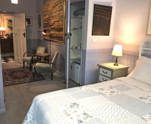 Hostal The Chalet Guesthouse And Studio