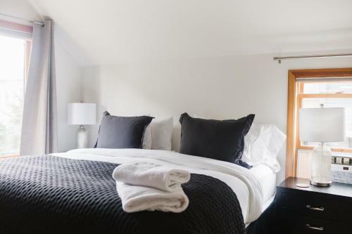 Waterfront Rooftop Deck On Lake Union 3br 3ba Extended Stay