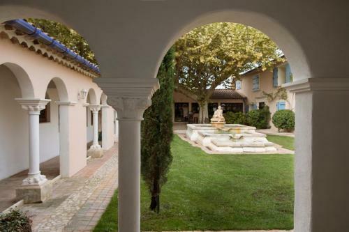 Hostal L'insoup�onn�e Saint R�my de Provence