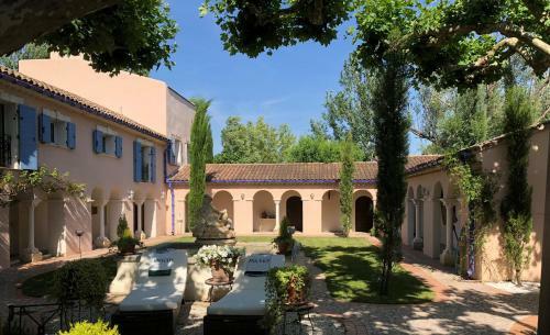 Hostal L'insoup�onn�e Saint R�my de Provence