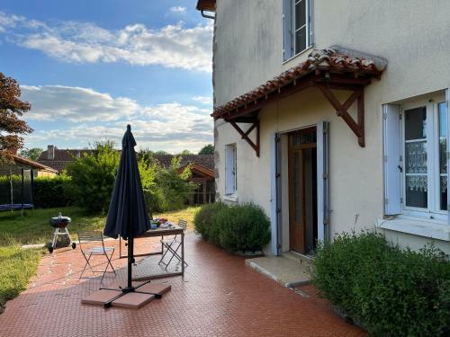 Jolie Maison De Campagne Arbor�e