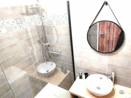 Apartamento L'antique Spa: Jacuzzi Sous Patio