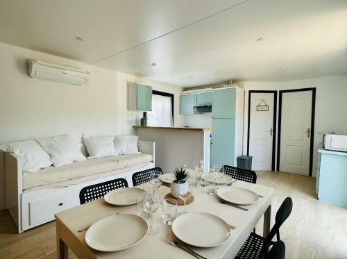 Charmant Chalet Avec Terrasse Et Acc�s Piscine.