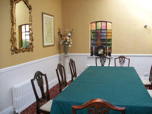 Hotel Chapel House