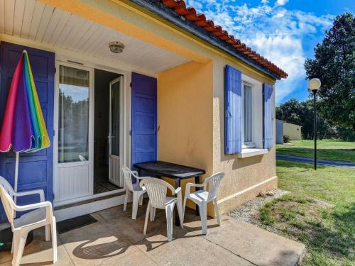 Simplistic Holiday Home In Saint-savinien With Garden