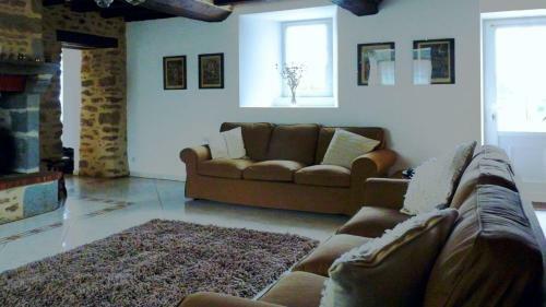 Spacious And Comfortable Fully Restored Farmhouse
