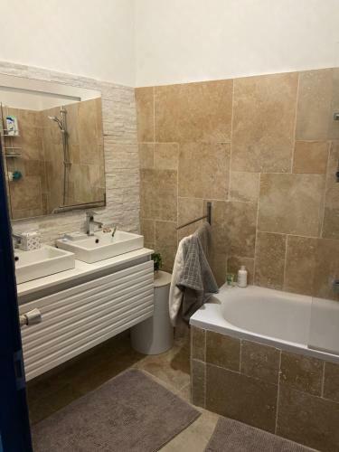 Apartamento Very Nice 60m With Balcony On The Ground Floor