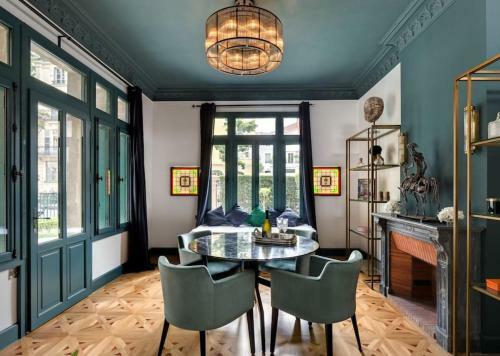 Luxueux Pavillon En Plein Centre de Vichy