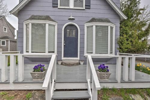 Coastal Studio Cottage With Deck - Walk To Town