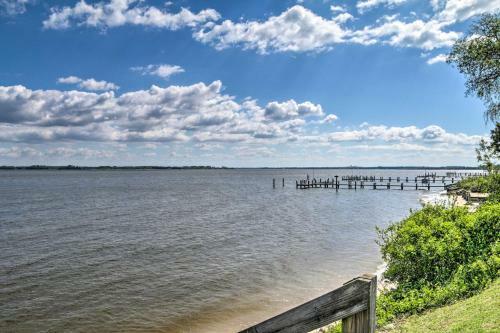 Beautiful Colonial Home On The Choptank River